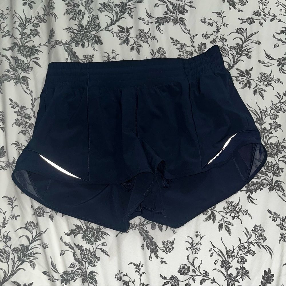 Lululemon high rise hotty hot shorts 2.5” true navy size 8